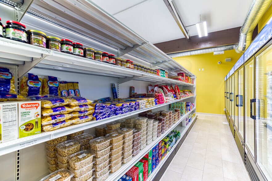 More Photos Of 10124-10138 Topanga Canyon Blvd, Chatsworth General Retail For Sale