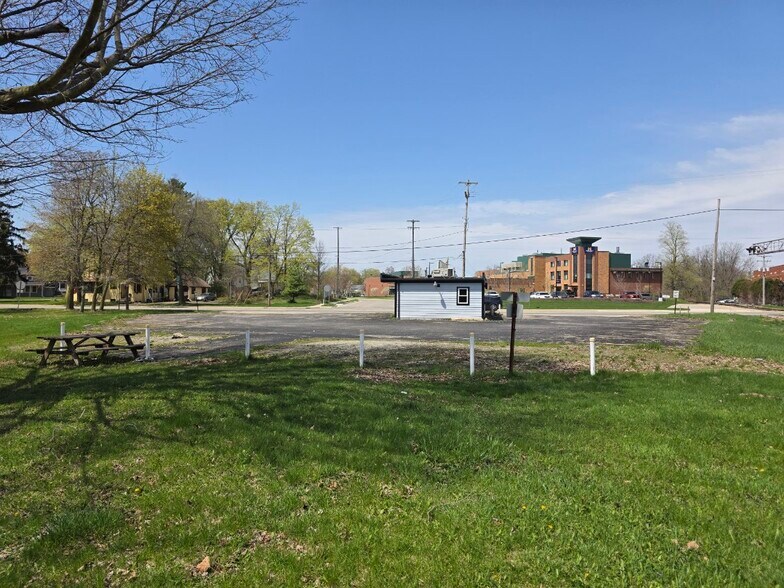 More Photos Of 102 Lansing St, Charlotte Fast Food For Sale