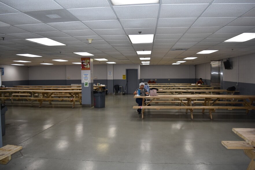 More Photos Of 4006 N Airport Rd, Plant City Warehouse For Sale