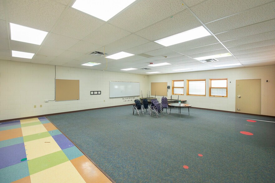 More Photos Of 202 Topaz Ave, Granby Schools For Sale