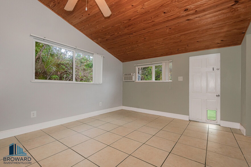 More Photos Of 255 SW 15th St, Dania Beach Apartments For Sale