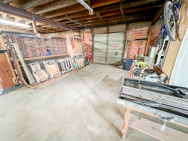 More Photos Of 1001-1009 W Industrial Ave, Midland Warehouse For Lease