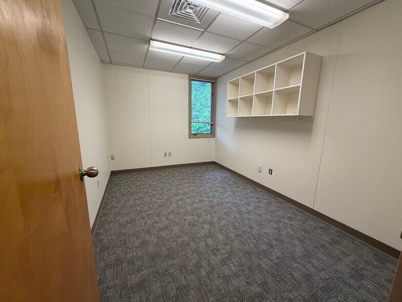 More Photos Of 615 Jefferson Blvd, Warwick Office For Sale