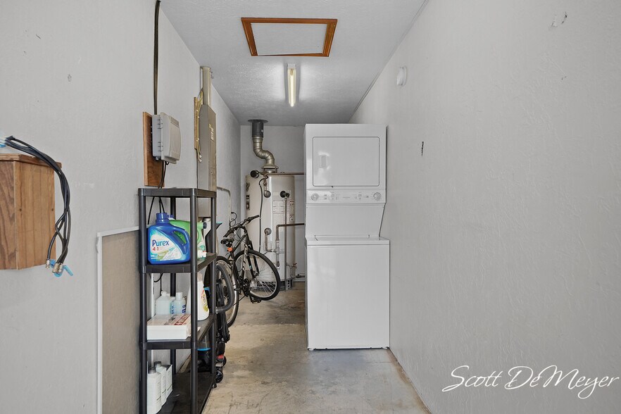 More Photos Of 109 S Greenville West Dr, Greenville Light Manufacturing For Sale