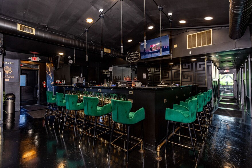 More Photos Of 8021 Hamilton Ave, Cincinnati General Retail For Sale