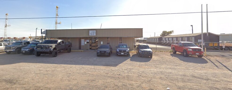 More Photos Of 703 NW Mustang Dr, Andrews Warehouse For Sale