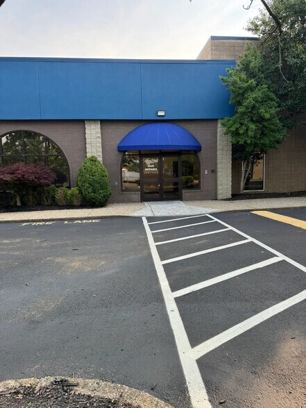 More Photos Of 4627 Dixie Hwy, Louisville Office For Sale