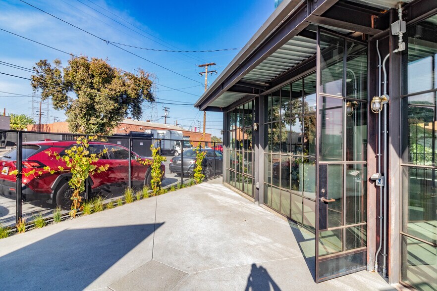 More Photos Of 3050 S La Cienega Blvd, Culver City Storefront Retail Office For Sale