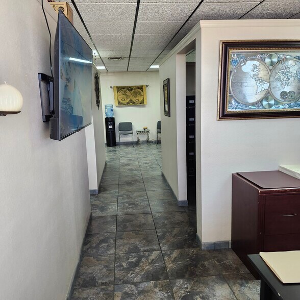 More Photos Of 1987 Mcculloch Blvd, Lake Havasu City General Retail For Lease