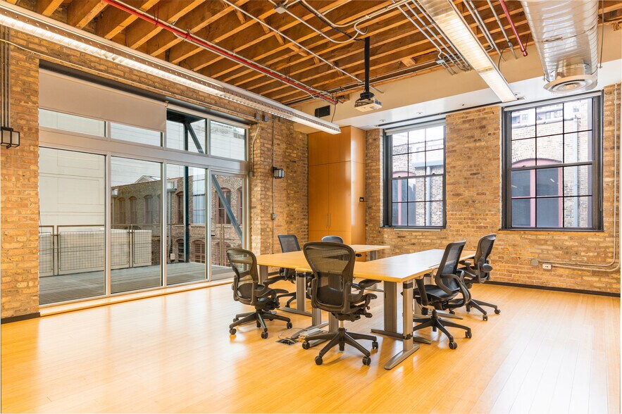 More Photos Of 440 W Ontario St, Chicago Loft Creative Space For Sale
