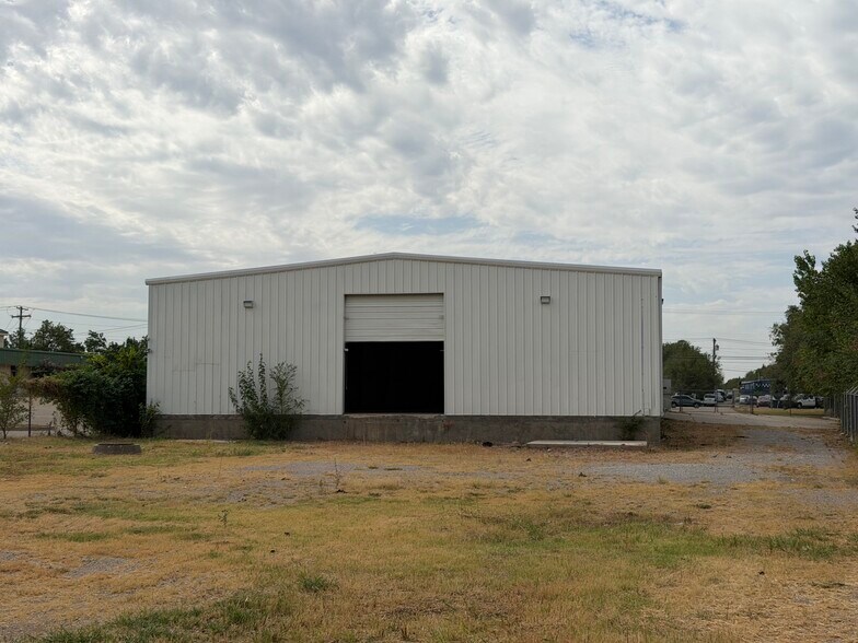 More Photos Of 1901 SE 29th St, Oklahoma City Manufacturing For Sale