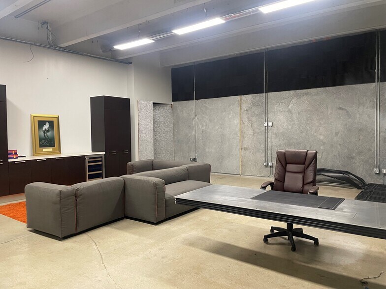 More Photos Of 3803 NW 125th St, Opa Locka Showroom For Lease