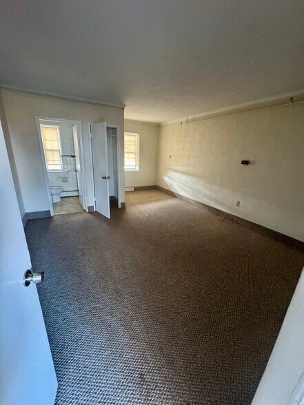 More Photos Of 2860 PA-309, Dallas Congregate Senior Housing For Lease