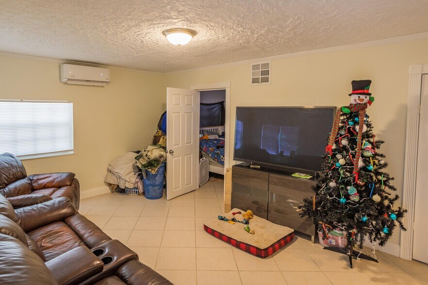 More Photos Of 326 S Federal Hwy, Lake Worth Specialty For Sale