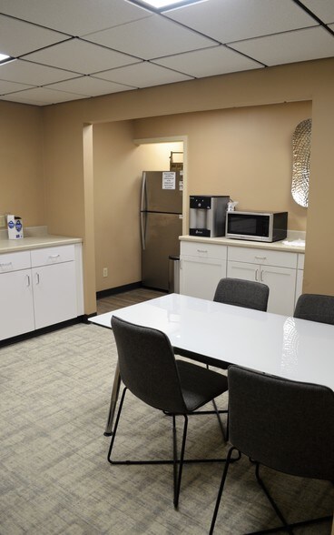 More Photos Of 6125 Airport Fwy, Haltom City Office For Lease