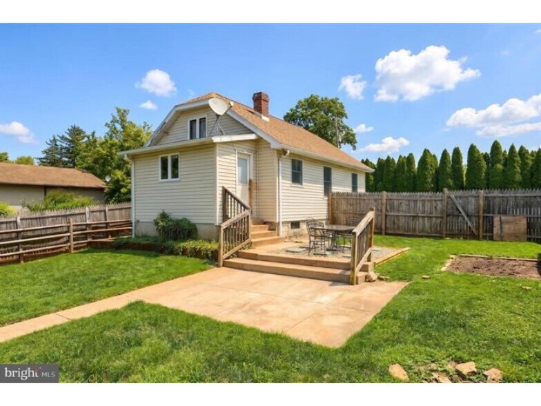 More Photos Of 2151 Maple Rd, York Flex For Sale