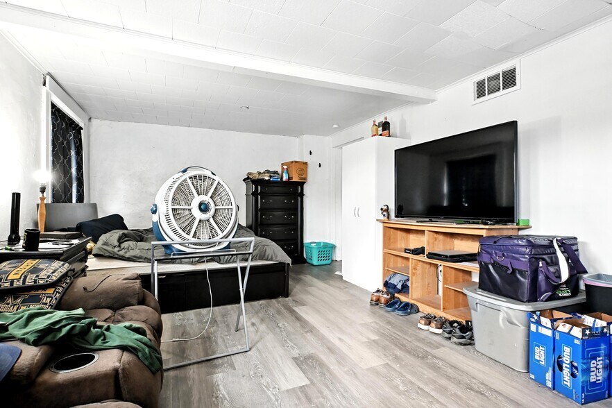 More Photos Of 110-114 W Grand River Ave, Webberville Storefront Retail Residential For Sale