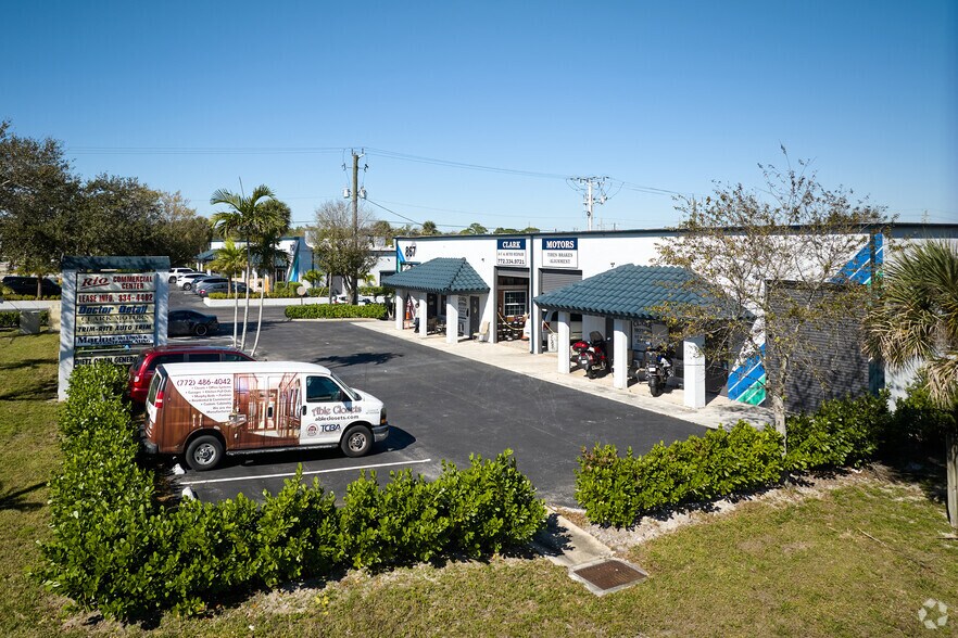 More Photos Of 895 NE Dixie Hwy, Jensen Beach Unknown For Lease