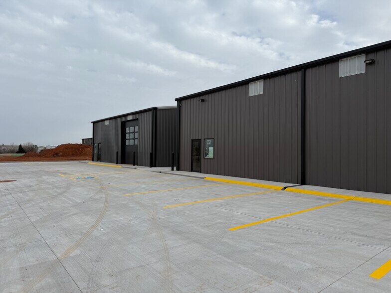 Primary Photo Of 7720 NW 81st Cir, Oklahoma City Warehouse For Lease