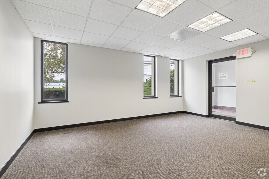 More Photos Of 58 Concord St, North Reading Office For Lease