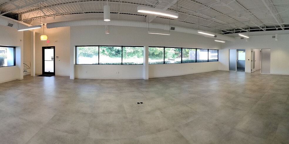 More Photos Of 421 Minuet Ln, Charlotte Office For Sale