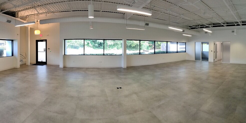 More Photos Of 421 Minuet Ln, Charlotte Office For Lease