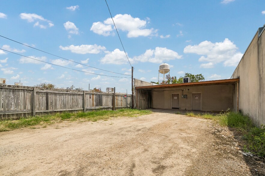 More Photos Of 910 4th St, Rosenberg Office For Sale