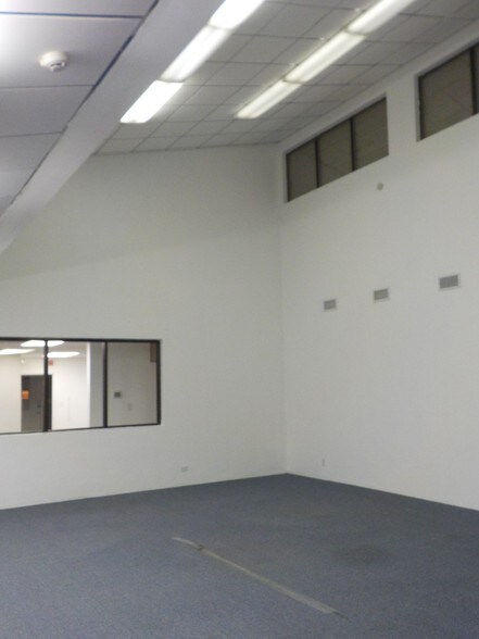 More Photos Of 3700 N 10th St, McAllen Office For Lease