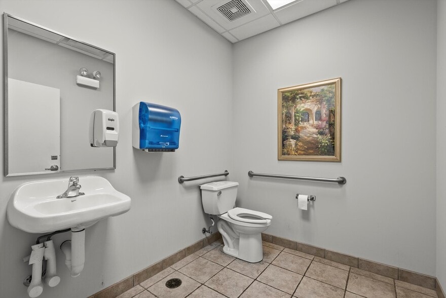 More Photos Of 24051 S Northern Illinois Dr, Channahon Truck Terminal For Sale