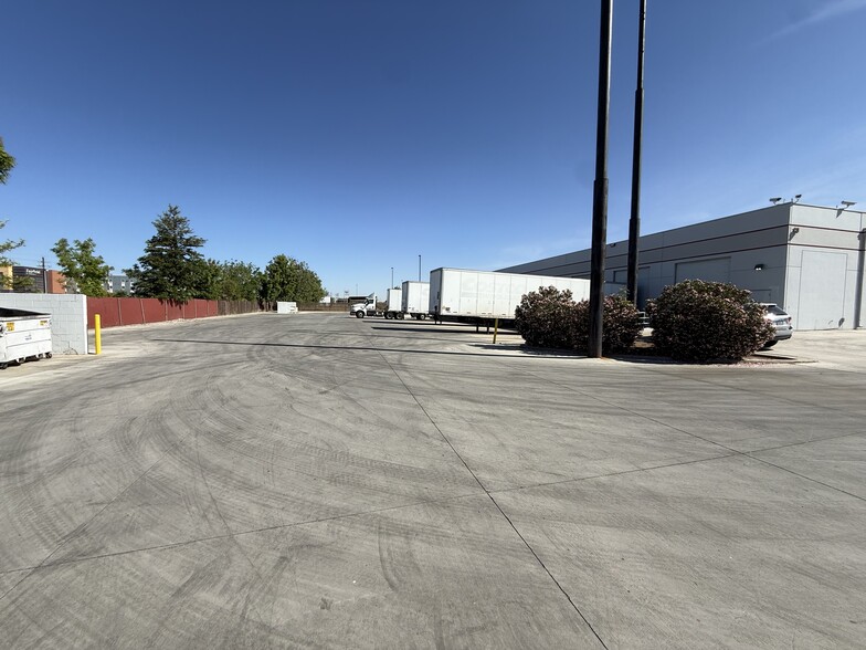 More Photos Of 3451 Unicorn Rd, Bakersfield Warehouse For Lease