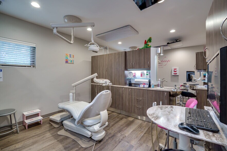 More Photos Of 5671 Far Hills Ave, Dayton Medical For Sale