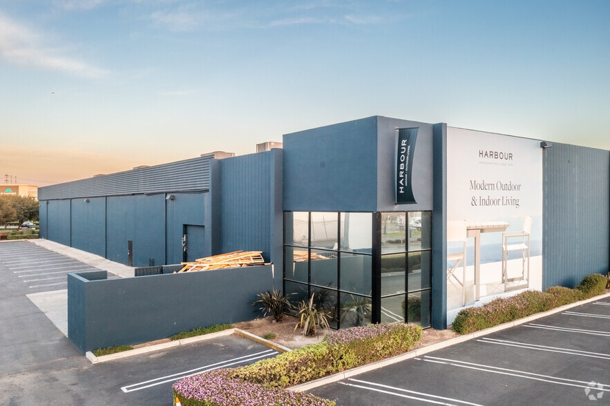 More Photos Of 18060 Euclid St, Fountain Valley Showroom For Sale