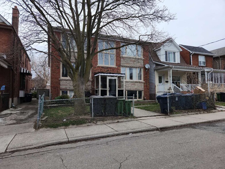 More Photos Of 50 Amherst Av, Toronto Apartments For Sale