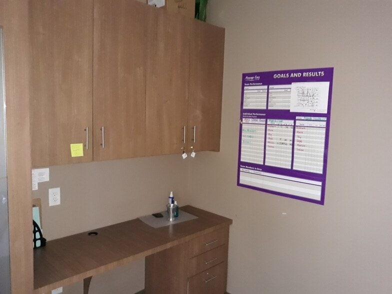 More Photos Of 150-160 W Foothill Blvd, Azusa Storefront For Lease