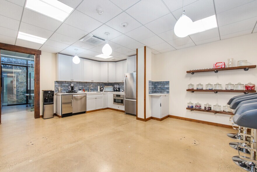 More Photos Of 85 Orient Way, Rutherford Loft Creative Space For Lease