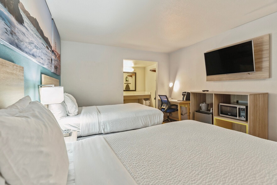 More Photos Of 1215 R St, Merced Hotel For Sale