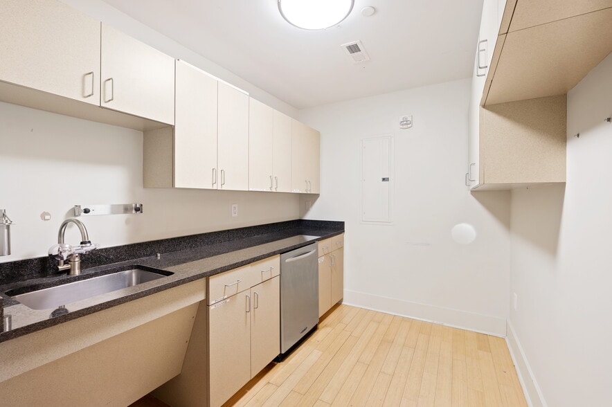 More Photos Of 2125 Southend Dr, Charlotte Apartments For Lease