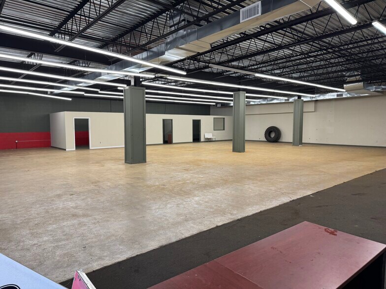 More Photos Of 2577 Route 112, Medford Auto Dealership For Lease
