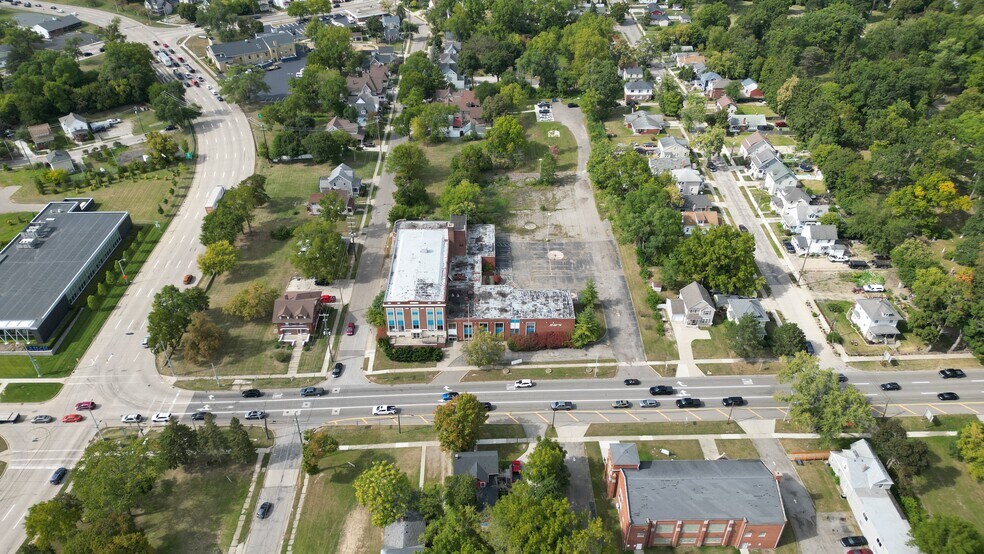 More Photos Of 131 University Dr, Pontiac Health Club For Sale