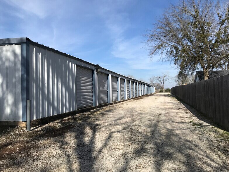 More Photos Of 412 City, Caldwell Self Storage For Sale