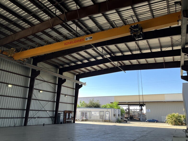 More Photos Of 1300 32nd St, Bakersfield Warehouse For Lease