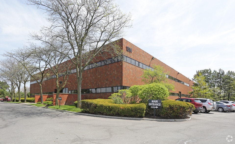 More Photos Of 1304 Buckley Rd, Syracuse Medical For Lease