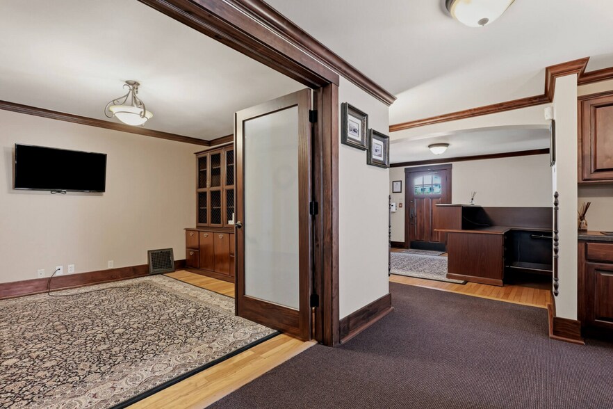 More Photos Of 517 Monroe St, Sheboygan Falls Office For Sale