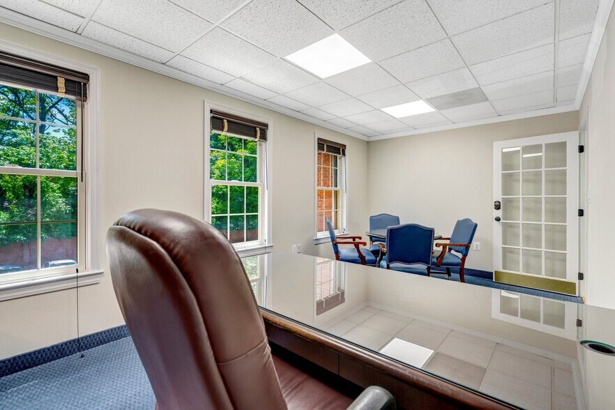 More Photos Of 10525 Braddock Rd, Fairfax Medical For Sale