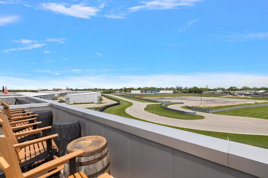More Photos Of 148 Pit Ln, Pontiac Parking Garage For Sale