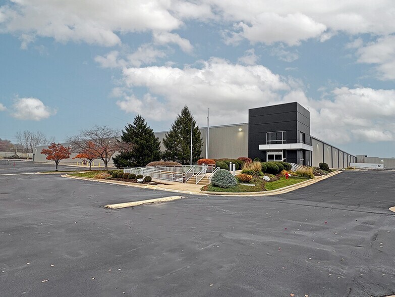 Primary Photo Of 1420 Discovery Pky, Alton Warehouse For Lease
