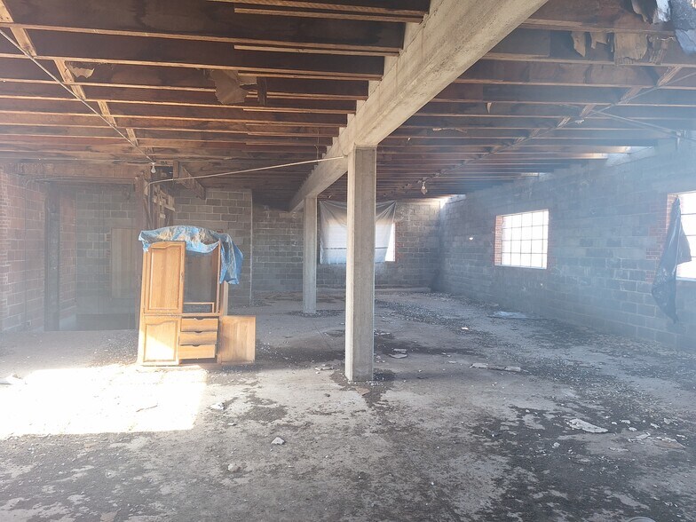 More Photos Of 808 Pacific st, Lexington Specialty For Sale