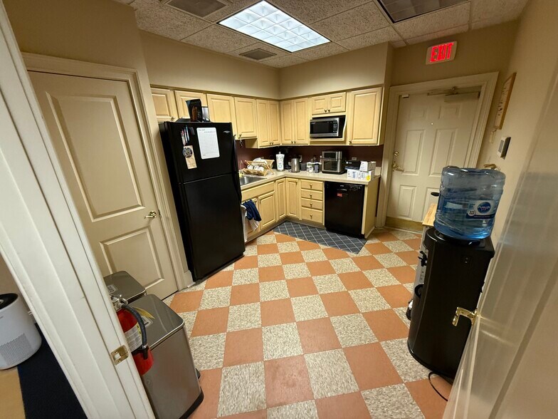 More Photos Of 3541 Habersham At Northlake, Tucker Office For Sale