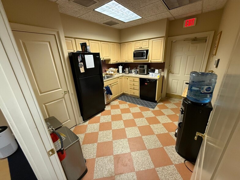 More Photos Of 3541 Habersham At Northlake, Tucker Office For Sale