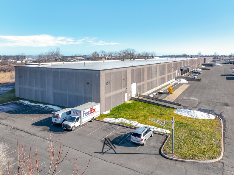More Photos Of 550 Long Beach Blvd, Stratford Distribution For Lease